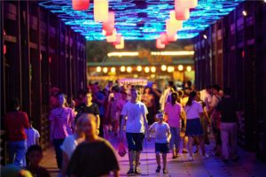 淹城免费狂欢地秀出时代新“夜”态 春秋乐园