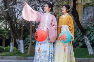 赏樱踏青，一袭华服给你春游的仪式感！