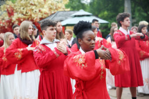 汉服、古礼、投壶、旱地龙舟。。。。。这些老外在淹城玩疯了