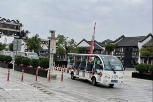 春秋乐园景交车化身志愿服务车