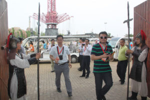 中国游艺机游乐园协会120人参访淹城