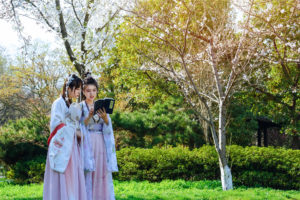 淹城汉服季丨袅袅春日天气新 淹城园内多丽人