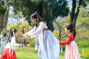 在古城里，不爱喝酒的人更容易醉。